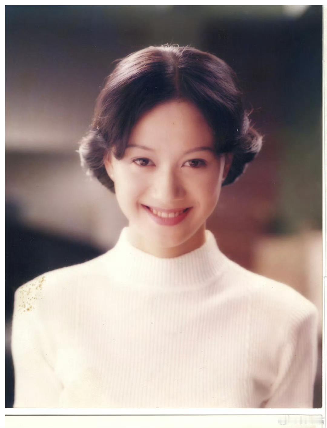 倪虹洁 1999年回忆杀  《致1999年的自己》官宣定档1月24日，主演在微博