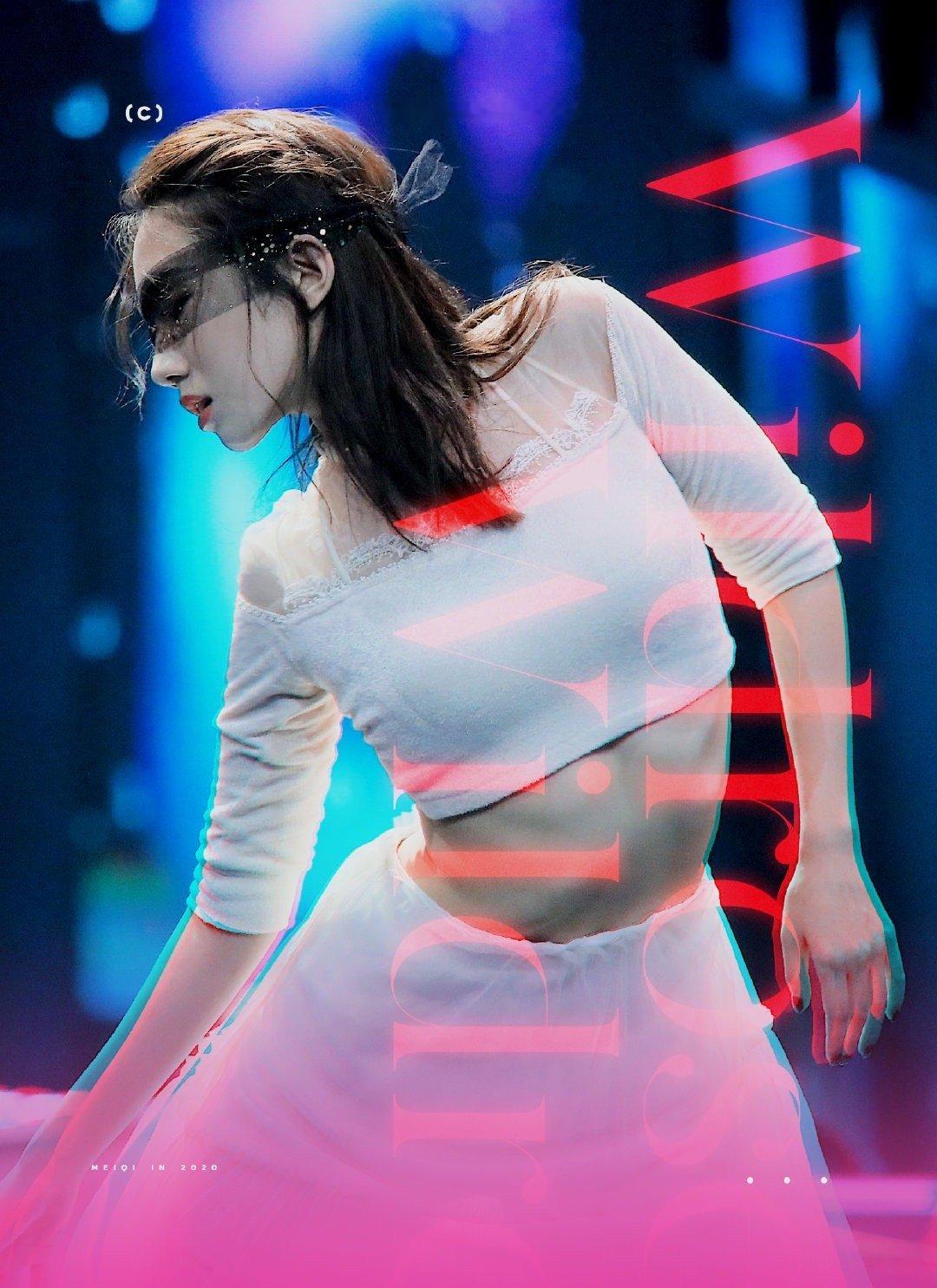 #女王不戴冠#尽情绽放于舞台上的白玫瑰与红玫瑰​​​