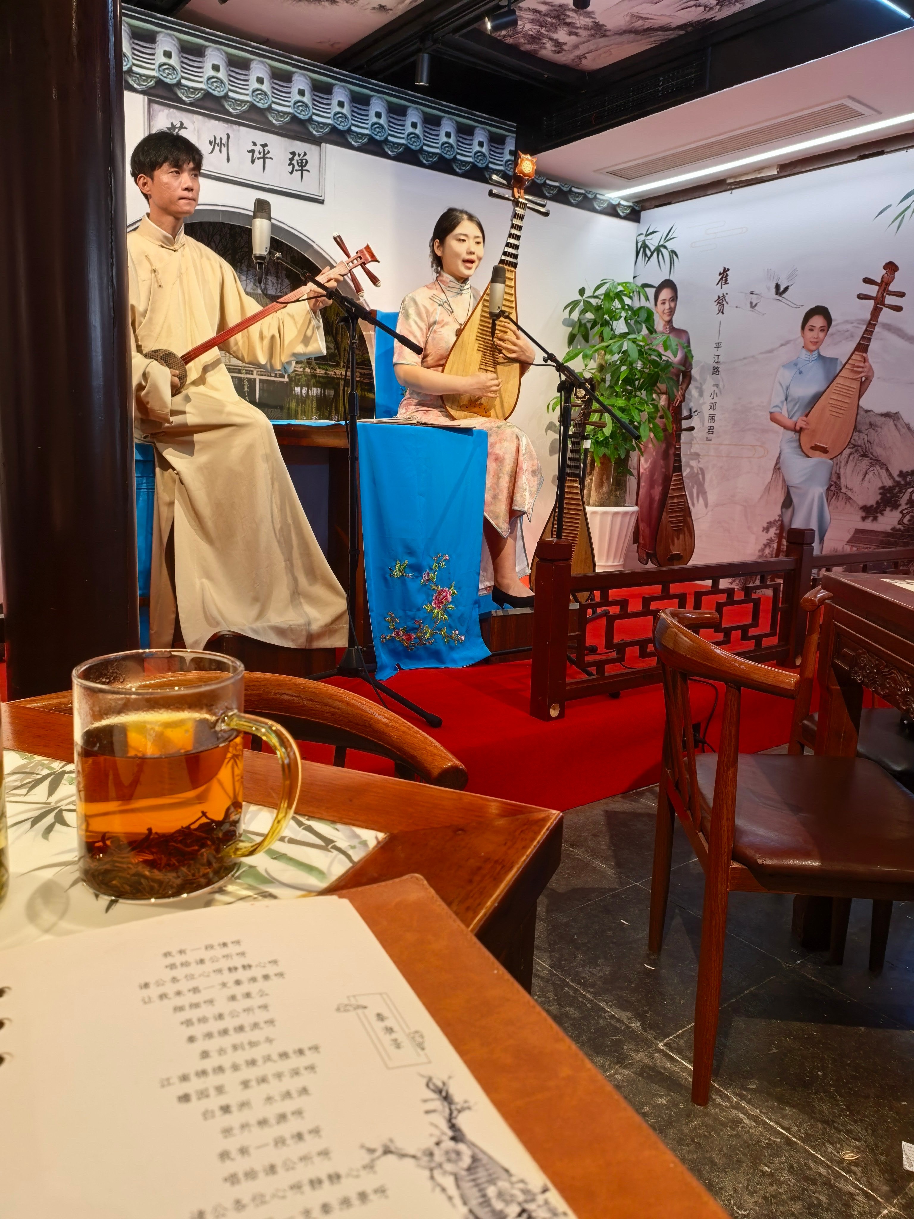 生活嘛，可以是油条配咖啡，看起来不搭，只是自己喜欢，那就是绝配：《人生自有绝配》