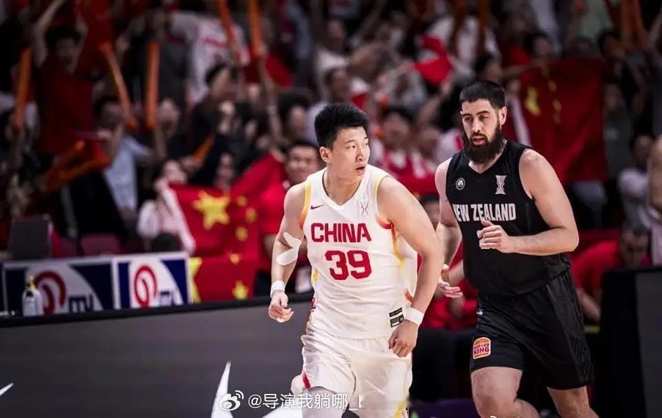 新一届中国男篮集训队和去年男篮亚洲杯相比有三位球员没能入选：雷蒙，李祥波和王俊杰