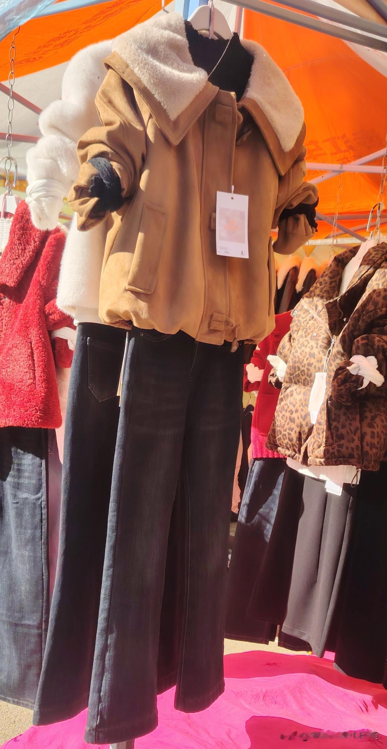 春节将至你们过年衣服都买好了嘛！难得瞧着一件喜欢的，可这价格也贵的离谱了。我不禁