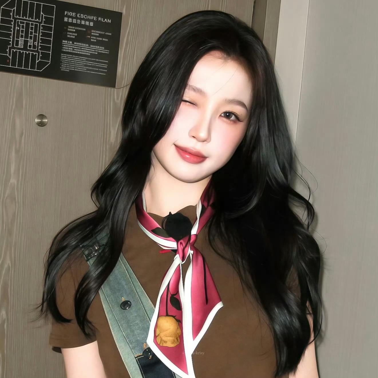 丝巾只有在此女身上才能发挥最佳时尚天姿虞书欣 丝巾当抹胸穿 ​​​