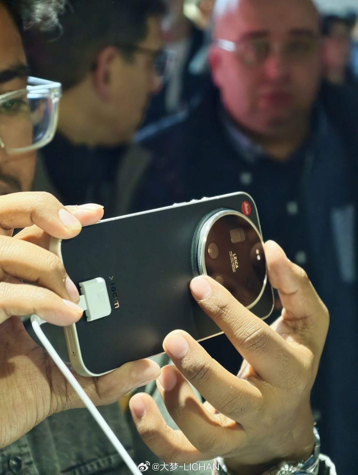 突然意识到，小米17Ultra在国外的定价居然比iPhone 17 PM还要贵？