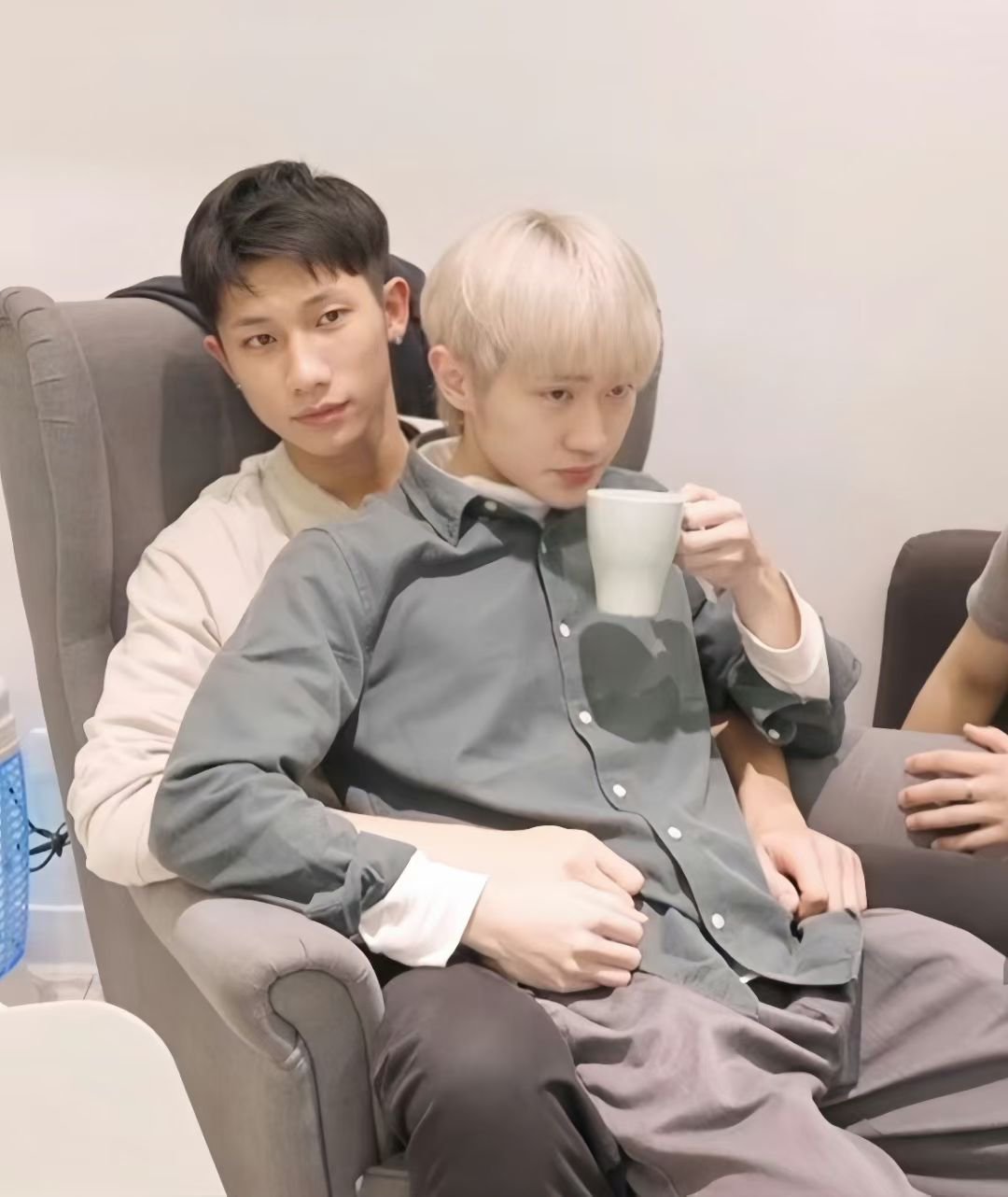 看到rs一时之间不知道说什么了，翻了翻朋友圈，至少曾经的开心都是真的那个说着“陈