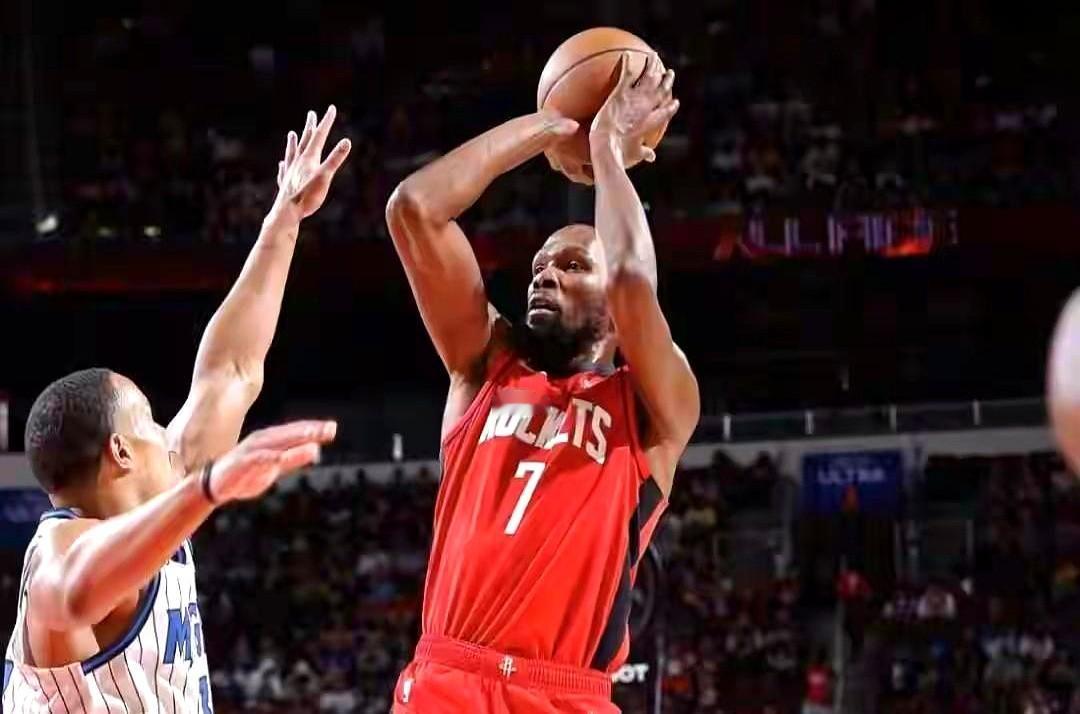 在最近一场比赛中，休斯顿火箭队上演了一场精彩的加时逆转，证明了他们不仅仅能“虐菜