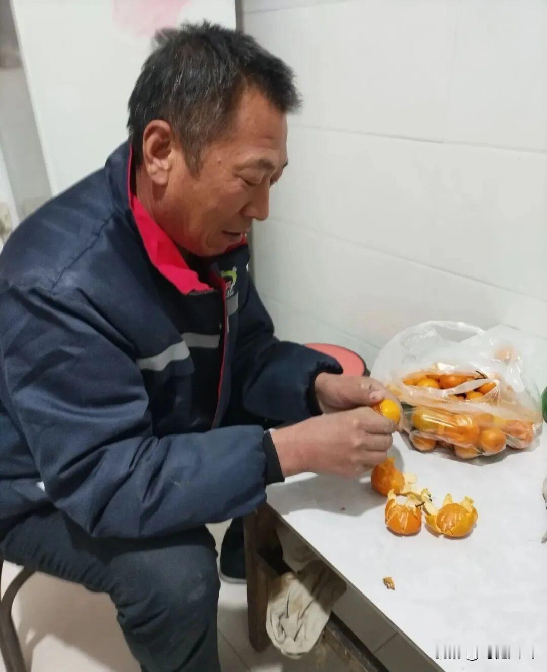 【农民日报终于为农民发声了！呼请正视大龄农工现实难题】

53岁的农民工杨豹林，