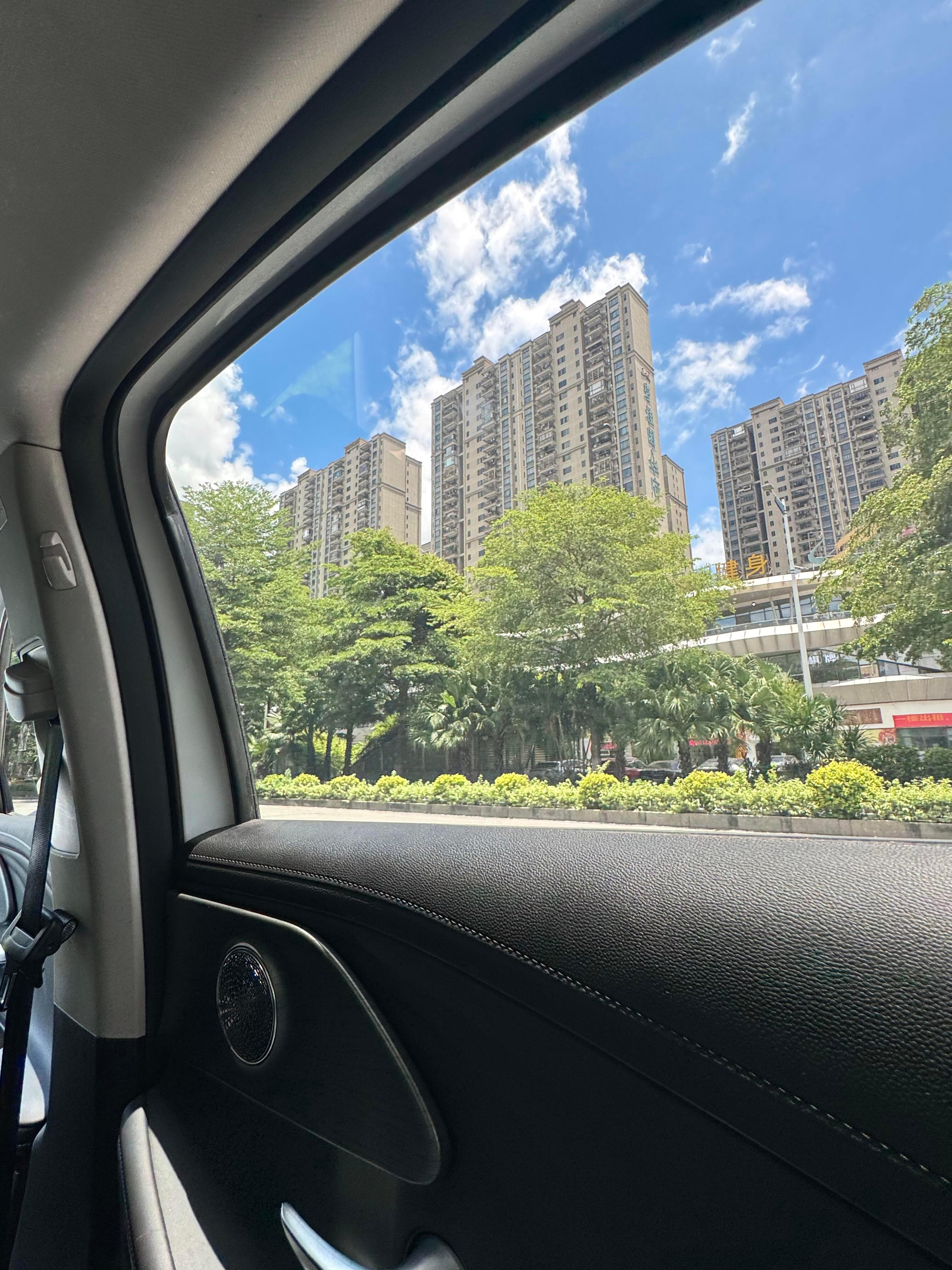 放下多余的执念,看淡无味的得失,日子自然会温柔以待。 