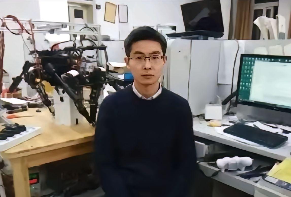 最近宇树科技的创始人王兴兴火出圈了，不是因为机器人，而是多年前的相亲贴被翻出来，