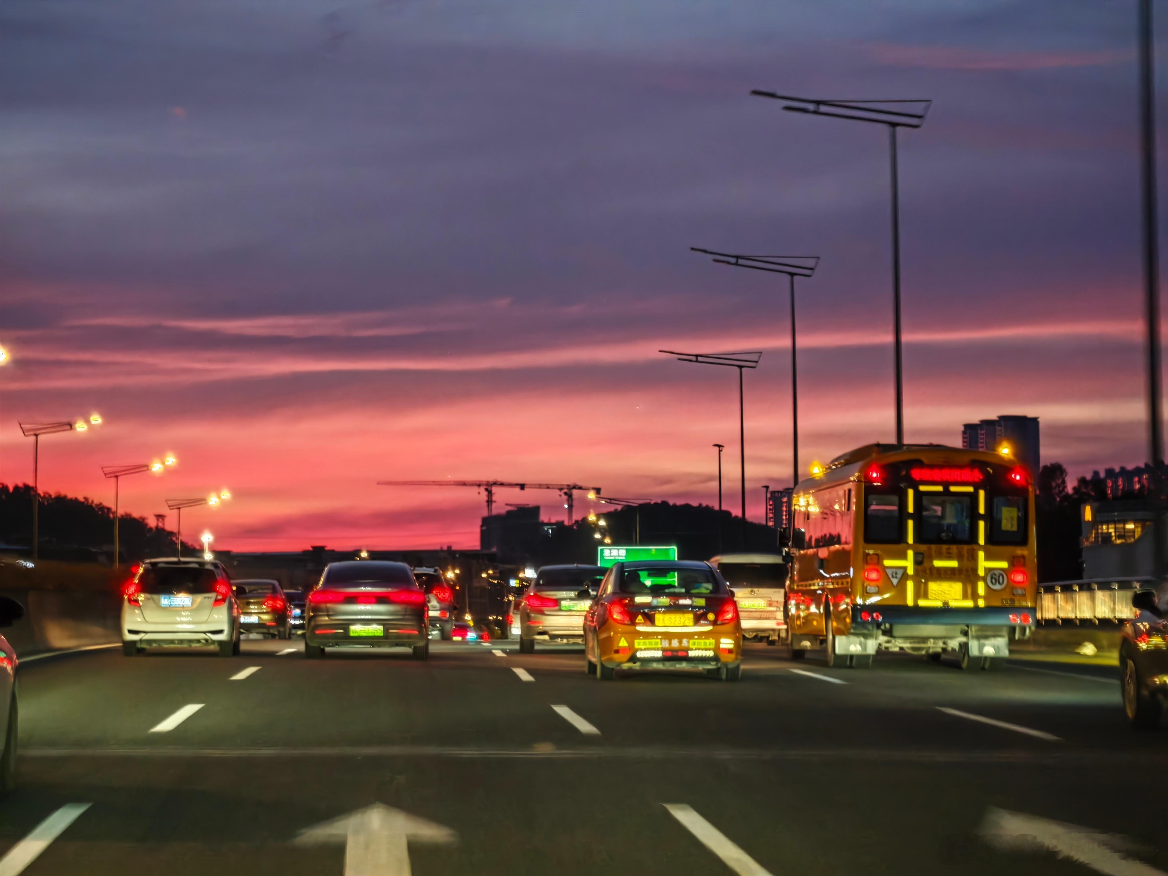 眼前这一幕，是对我今天早下班的奖励吗[笑而不语][期待] ​​​