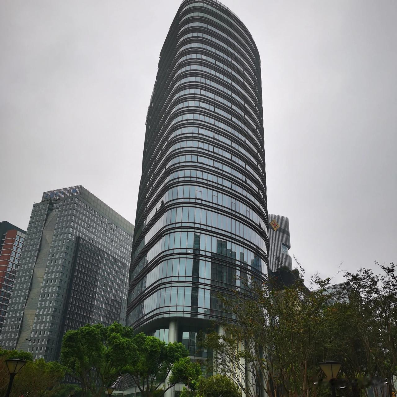  今年相信很多行业挺难的，其实困难有人陪你同舟共济那就是万幸，最怕的就是在最困难