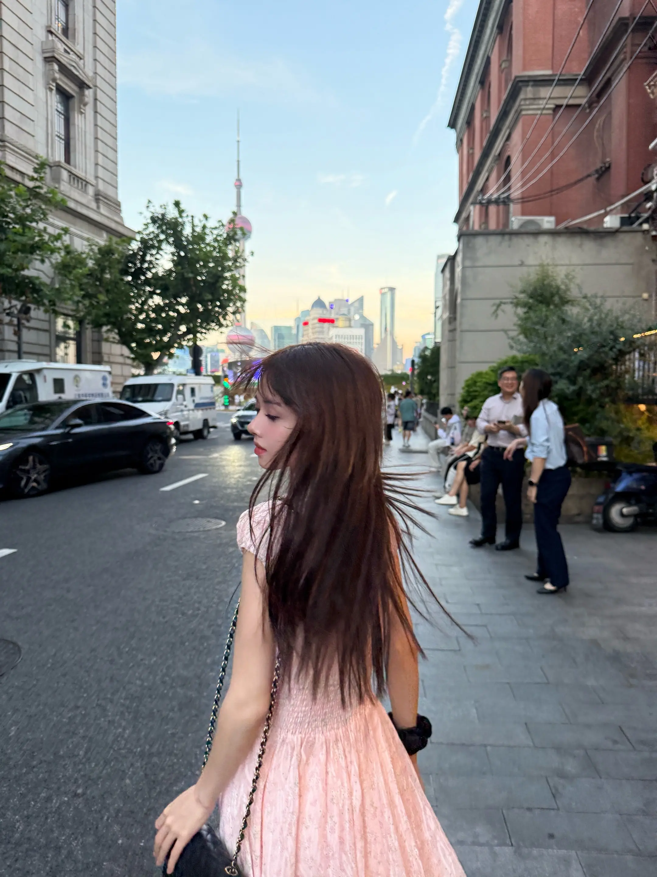 人和人的关系就像织毛衣 织的时候小心而漫长 拆开的时候就只需要轻轻一拉