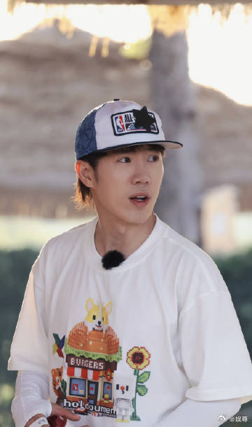 鹭卓赵一博铁腚九小时到长沙录好六 就算路途遥远也要出现在大家面前，这份坚持太暖心