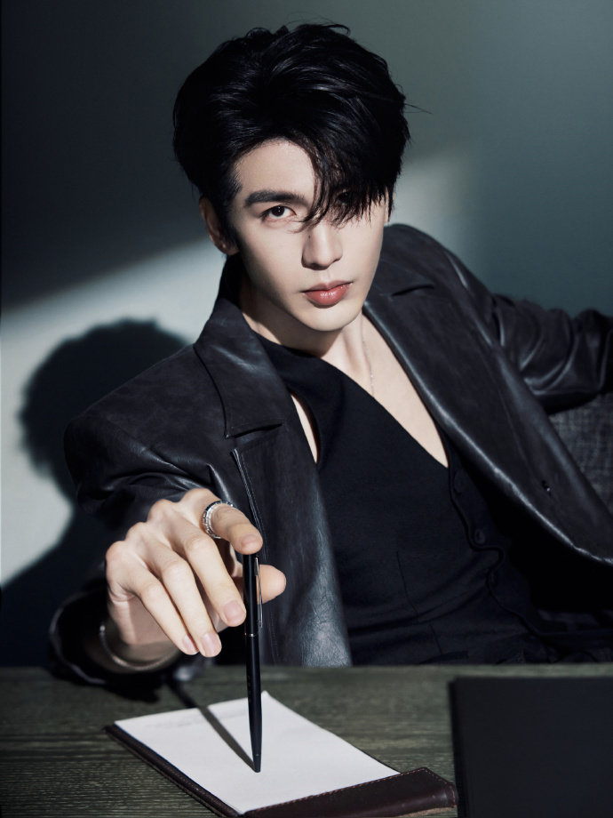 给张凌赫宇宙不解释 ​​​