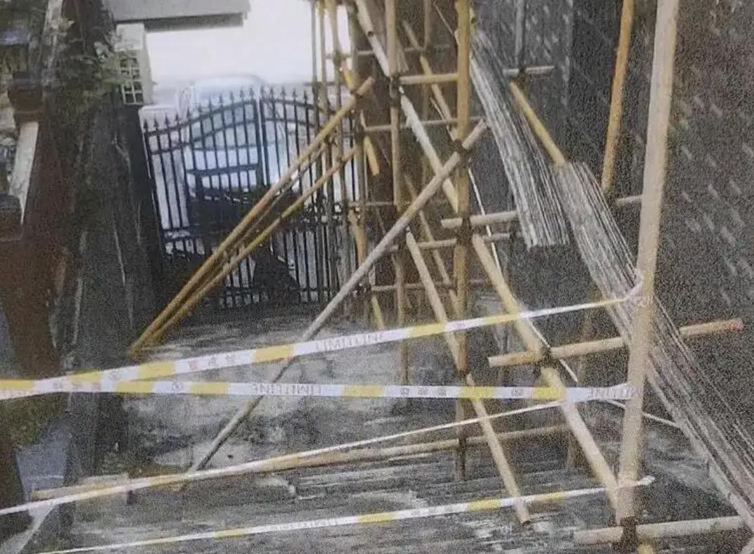 自己走路不看路踏空摔下楼梯意外去世，家属却把工人、防水公司连同物业也给起诉了，要