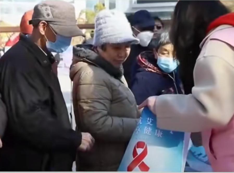 艾滋病老年感染者翻倍！防艾不能忽视银发族
 
艾滋病早已不是年轻人的“专属”，中