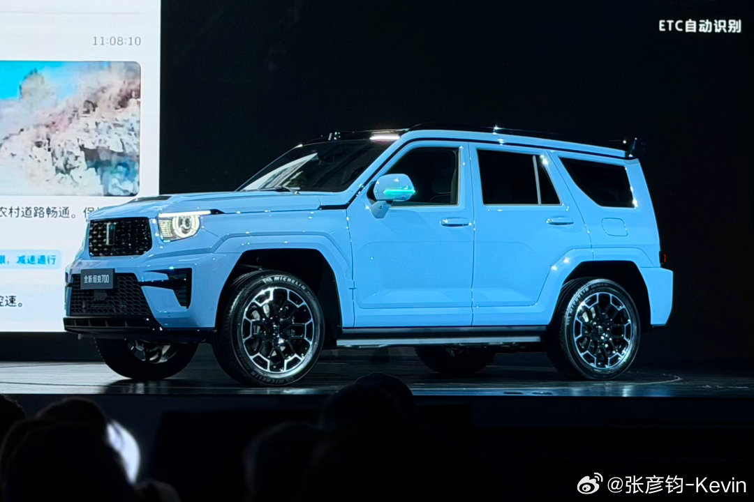 其实昨天发布会结束以后，我一个人在保定看了很久这个坦克700 Hi4-Z，一直到