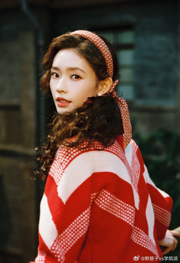 林允沈冉冉胶片照林允沈冉冉胶片定格 林允沈冉冉的胶片照自带时光感，胶片定格的瞬间