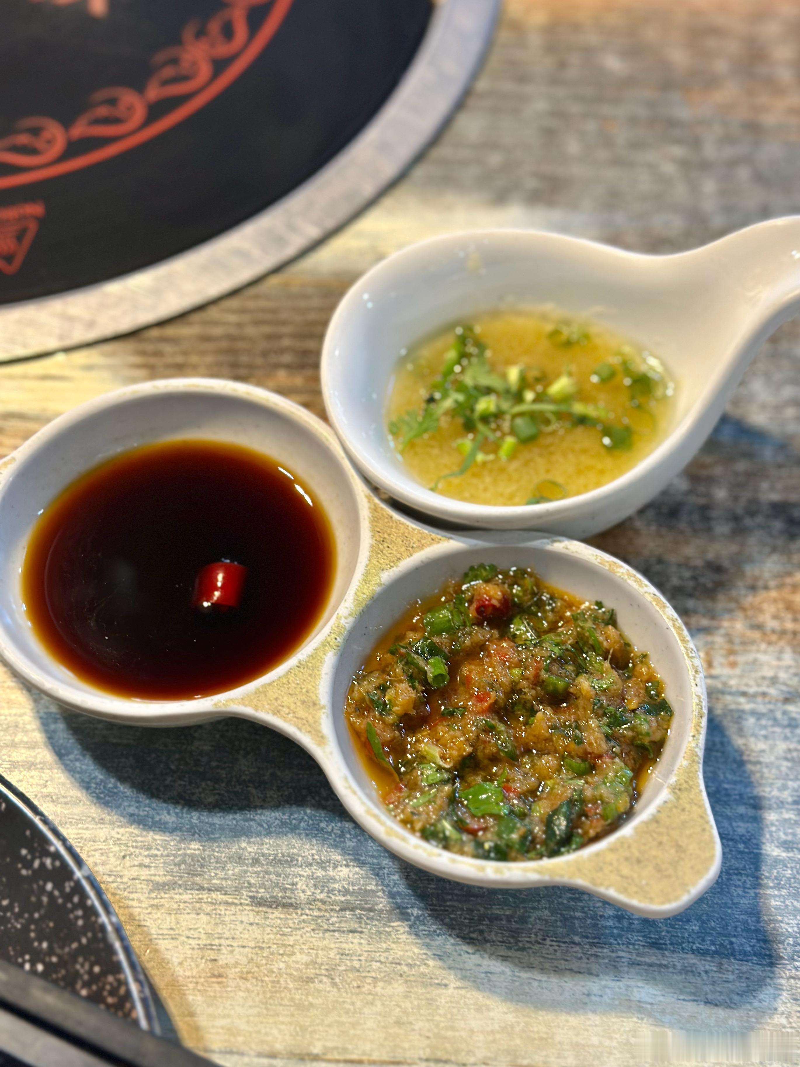 天不冷吃火锅太热了！还好是涮鱼，但感觉我是吃了顿烧烤！青岛美食美食美食分享我的美