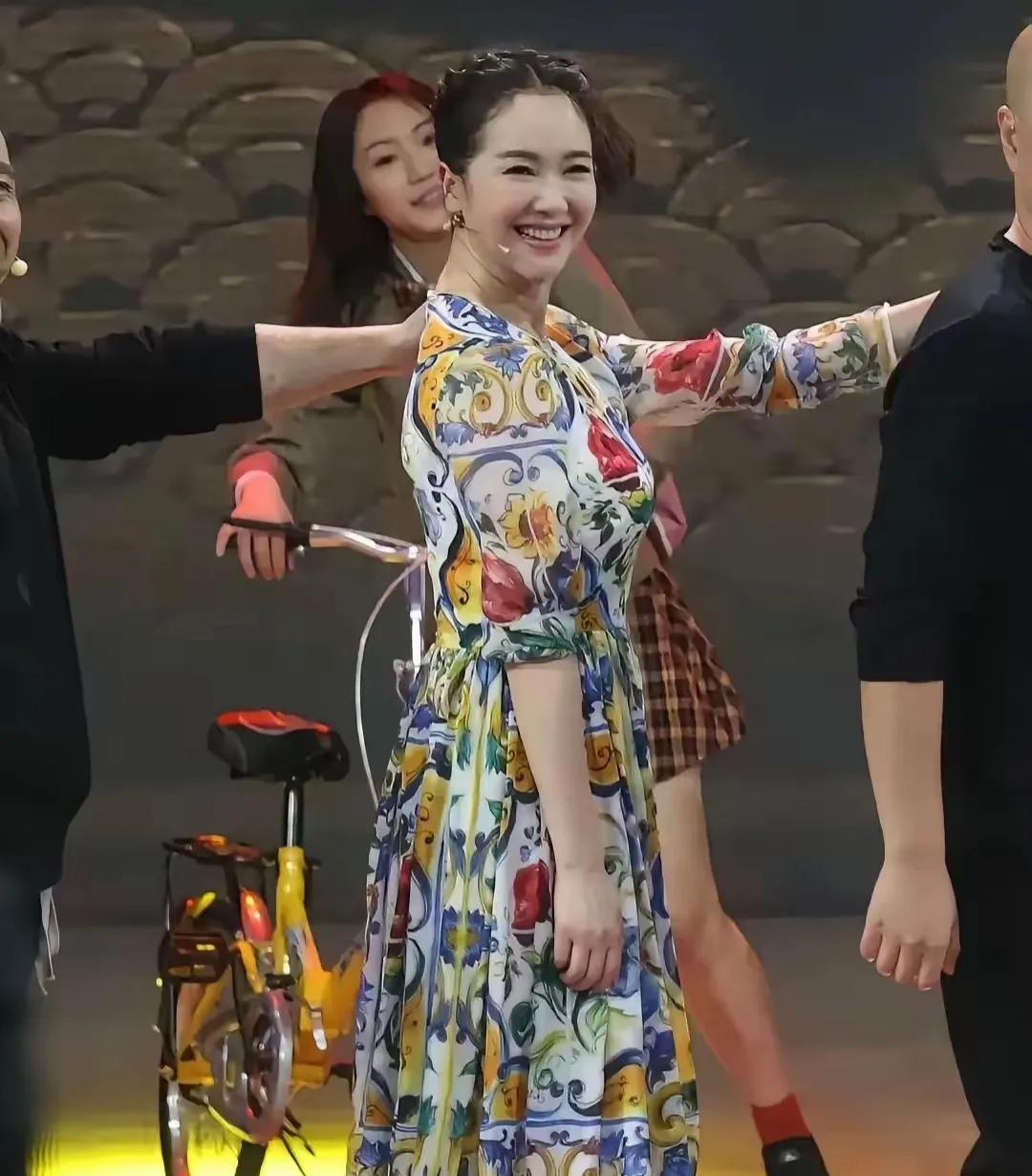 岁月从不败美人，但会让美人丰满，左小青惊艳过岁月，也丰满过人生