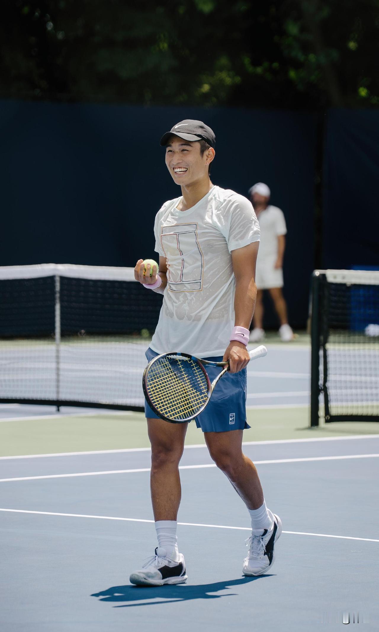 仅用时82分钟，本赛季首次亮相大师赛的商竣程，就以2-0(6-3、6-3)横扫巴