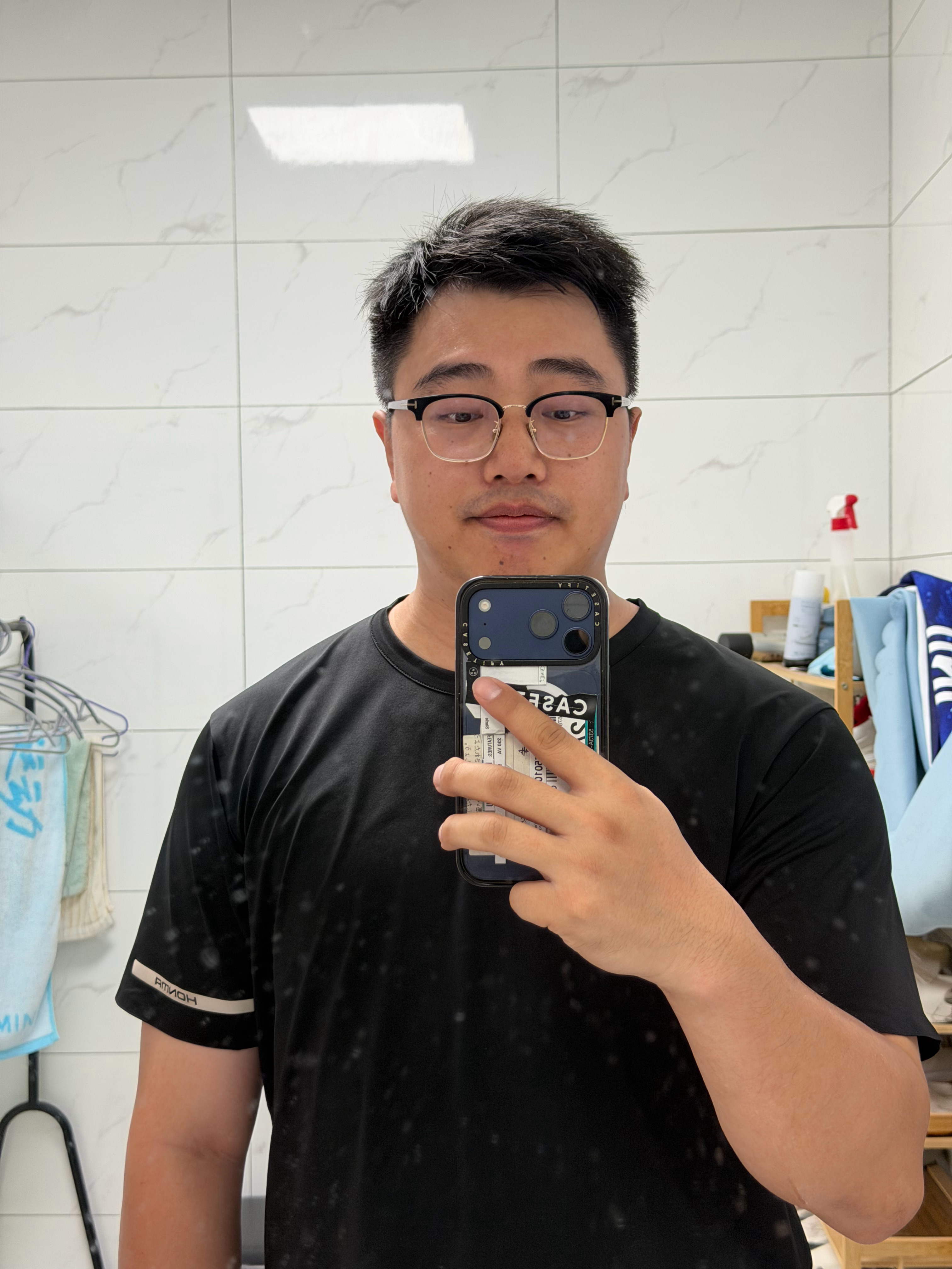 在董事长的督促下，每天都来健身房上课撸铁，训练完再整点小海鲜补补蛋白质不过分吧，