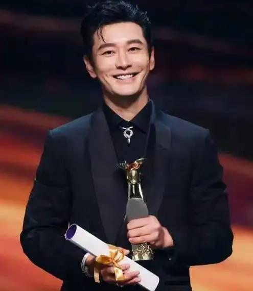 本以为黄晓明只是个演技出色的演员，没想到他还为上合组织国家电影节做起了“安利官”