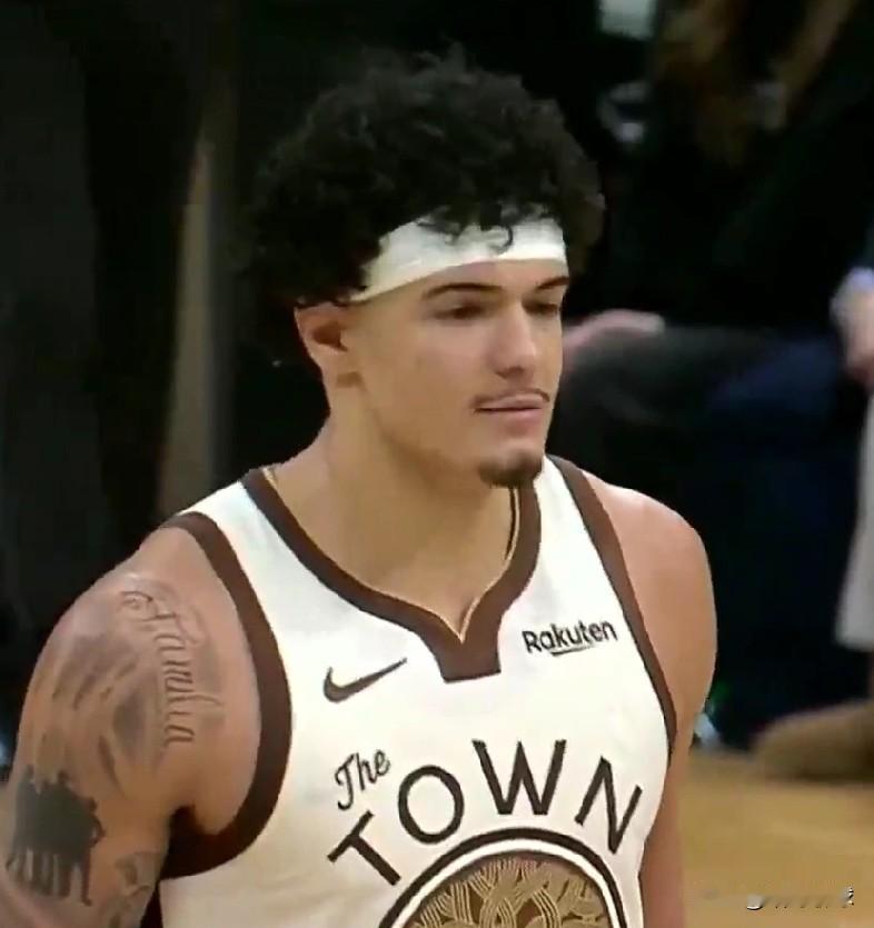 勇士的替补球员都变得这么强了么！！！今天5人得分上双！！！
桑托斯：替补上场22