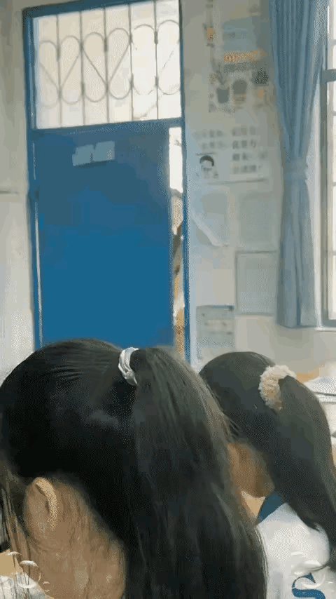 上学时候你遇到过这样的老师？你是否愿意认真听课？上学期间