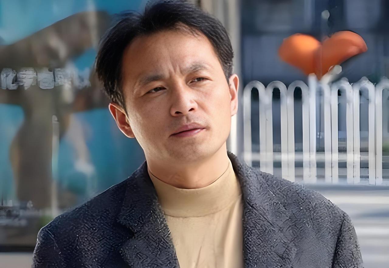 女儿出生那天他崩溃去喝酒，连产床上的妻子都没看一眼。可就是这个男人，离婚后在前妻
