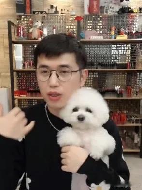#付鹏全网账号注销#付鹏一开始和李佳琦还没大红的时候，就说过他的目标是赚够200
