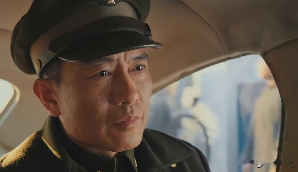 杜聿明这人，你说他不会打仗吧，那真冤枉他了。黄埔一期，抗日的时候打过昆仑关，第五