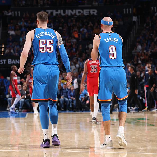 在周三晚进行的一场比赛中，俄克拉荷马城雷霆以103比100险胜纽约尼克斯，但亚历