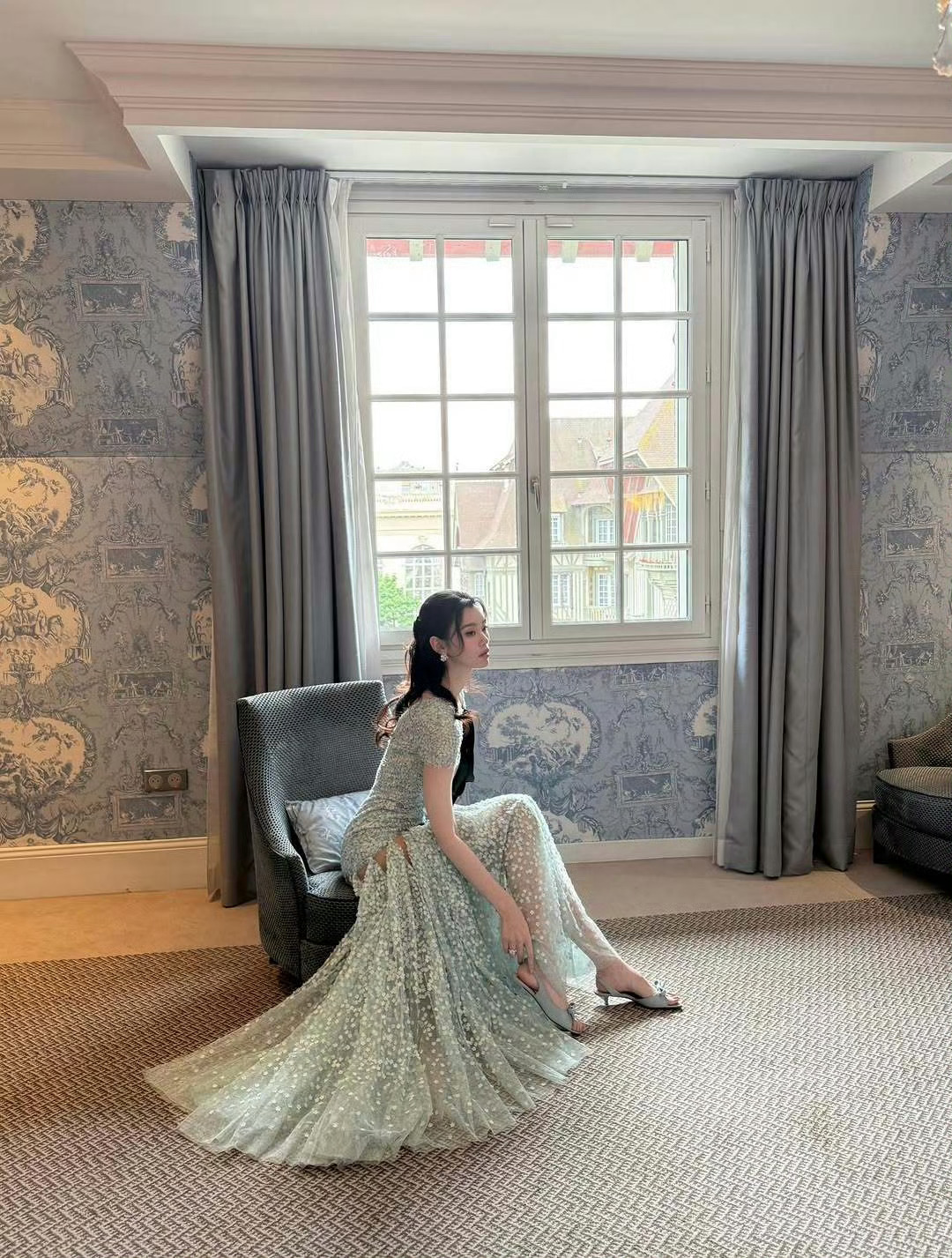何猷君奚梦瑶婚礼欢迎晚宴 何猷君奚梦瑶婚礼欢迎晚宴，当天奚梦瑶身穿Dior 20