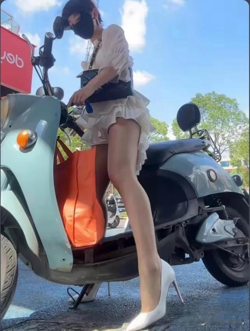 骑上我心爱的小摩托，去菜市场买点下酒菜
