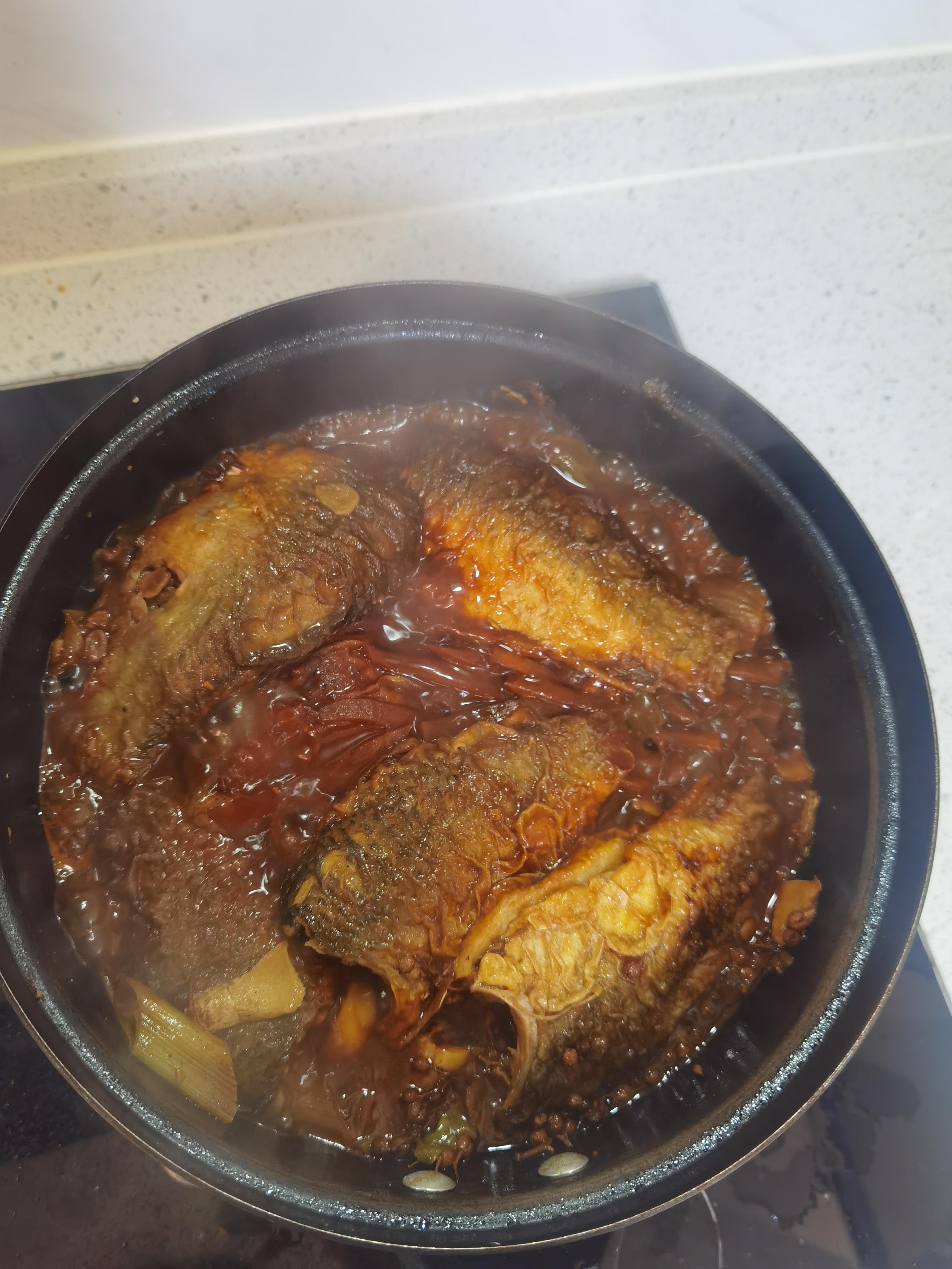 匆匆忙忙的一餐，炖了鱼，小卷子的形状有点欠缺[笑cry] ​​​