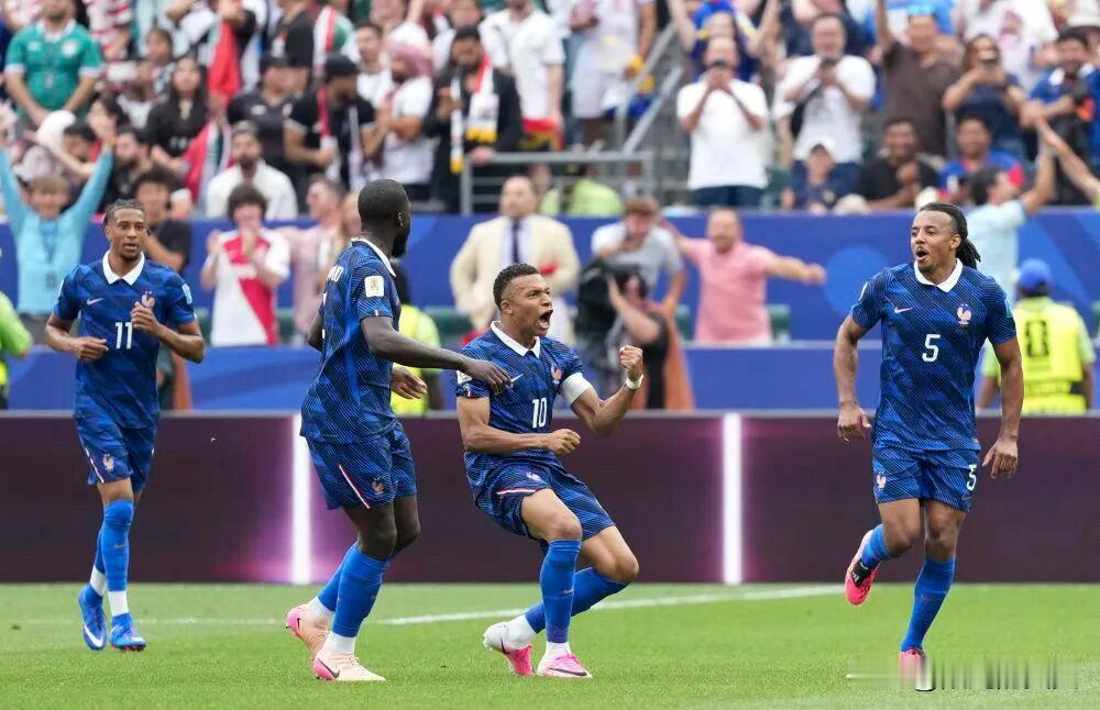 及时了解关注世界杯。
现在最火爆的就是2026美加墨世界杯。
正在进行的如火如荼