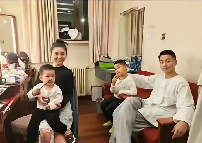 这应该是娱乐圈最稳的一家四口了吧 