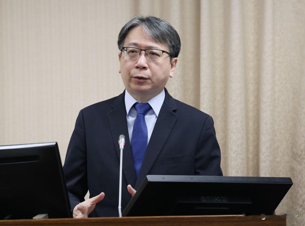 台“国安局”下令，对这个人全面情搜
今天，台湾“国安局长”蔡明彦在台湾立法部门称