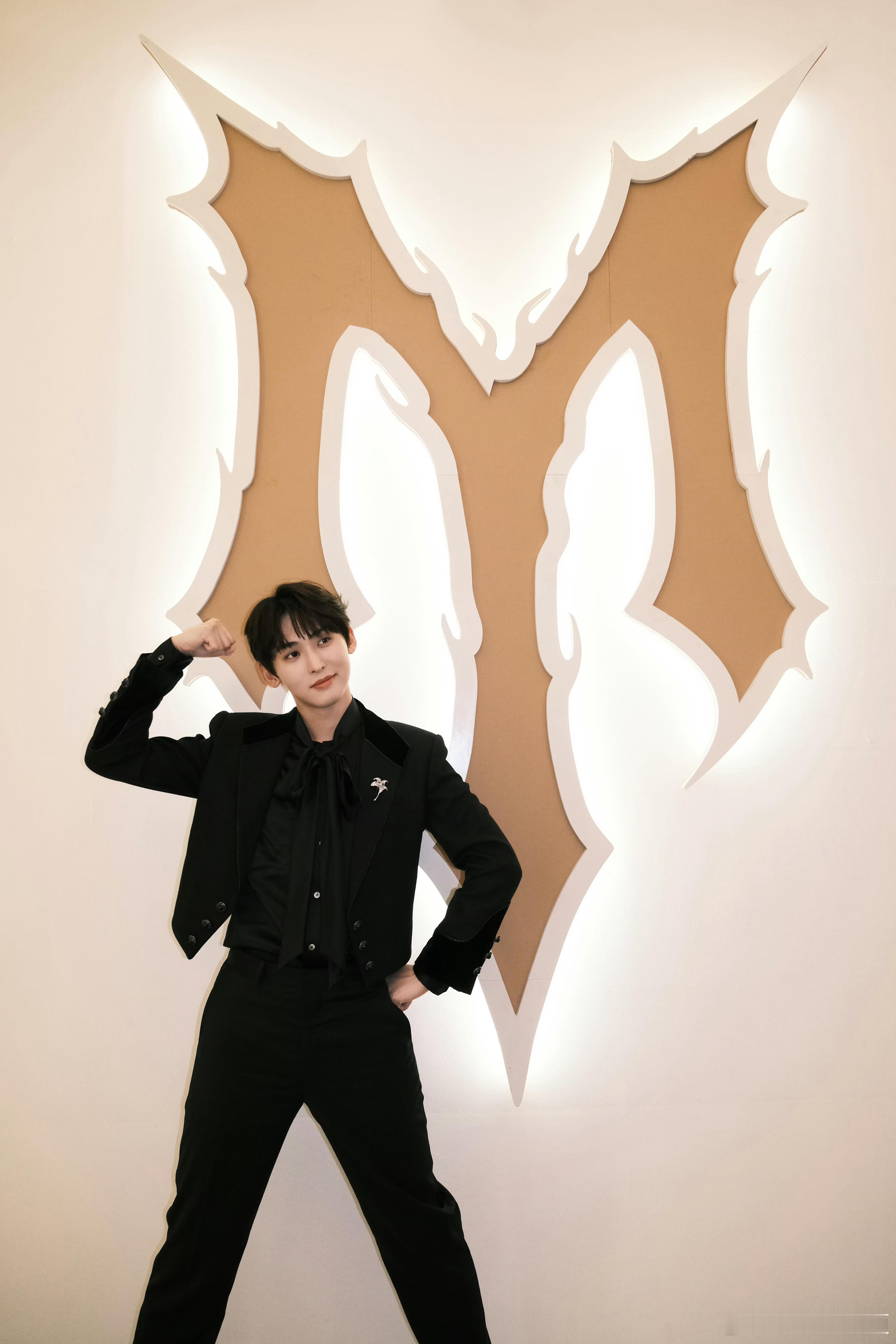 唐九洲听取jo声一片披哥现场沉浸式听取jo声一片！到处都在喊JOJO，哥哥们频频
