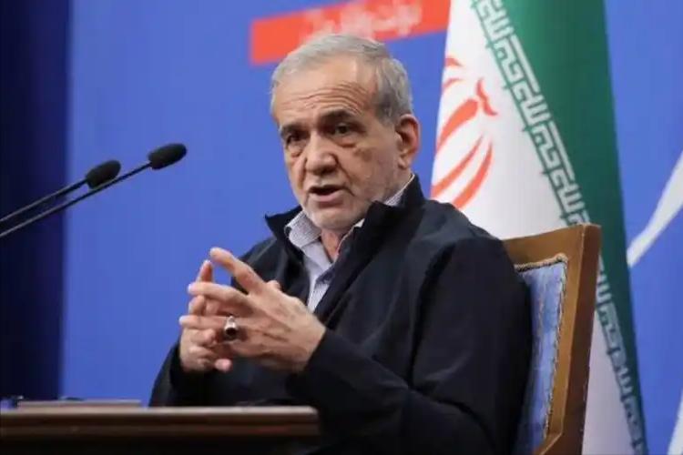 愿为伊朗牺牲！伊朗高层不断被斩首，1400多万人请战赴死，总统佩泽希齐扬也终究被