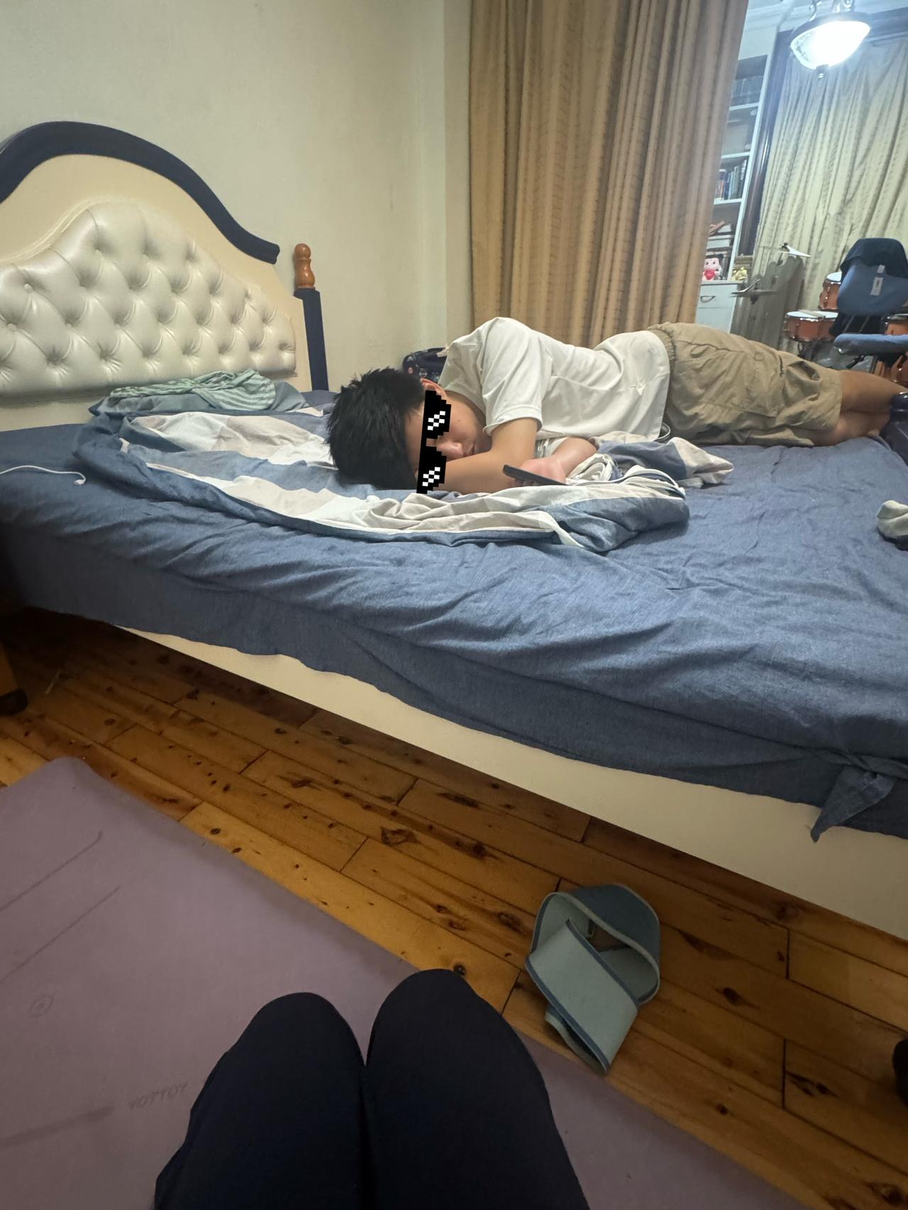 成都的高温天来了。今天最高36度，下午收到了近5天的蓝色高温预警。
晚上想着，还