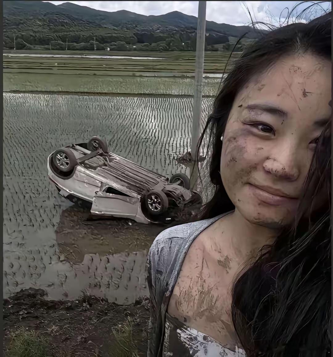 网友：拿驾照才一个多星期，车愣是被我开到稻田里去了。看来这教练教得还是不到位啊！