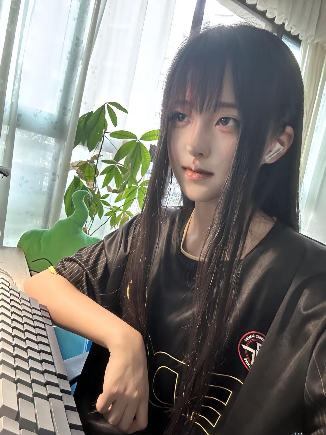 成都见！求求一定要抢到票🥺。EDG  edg队服 vctcn
