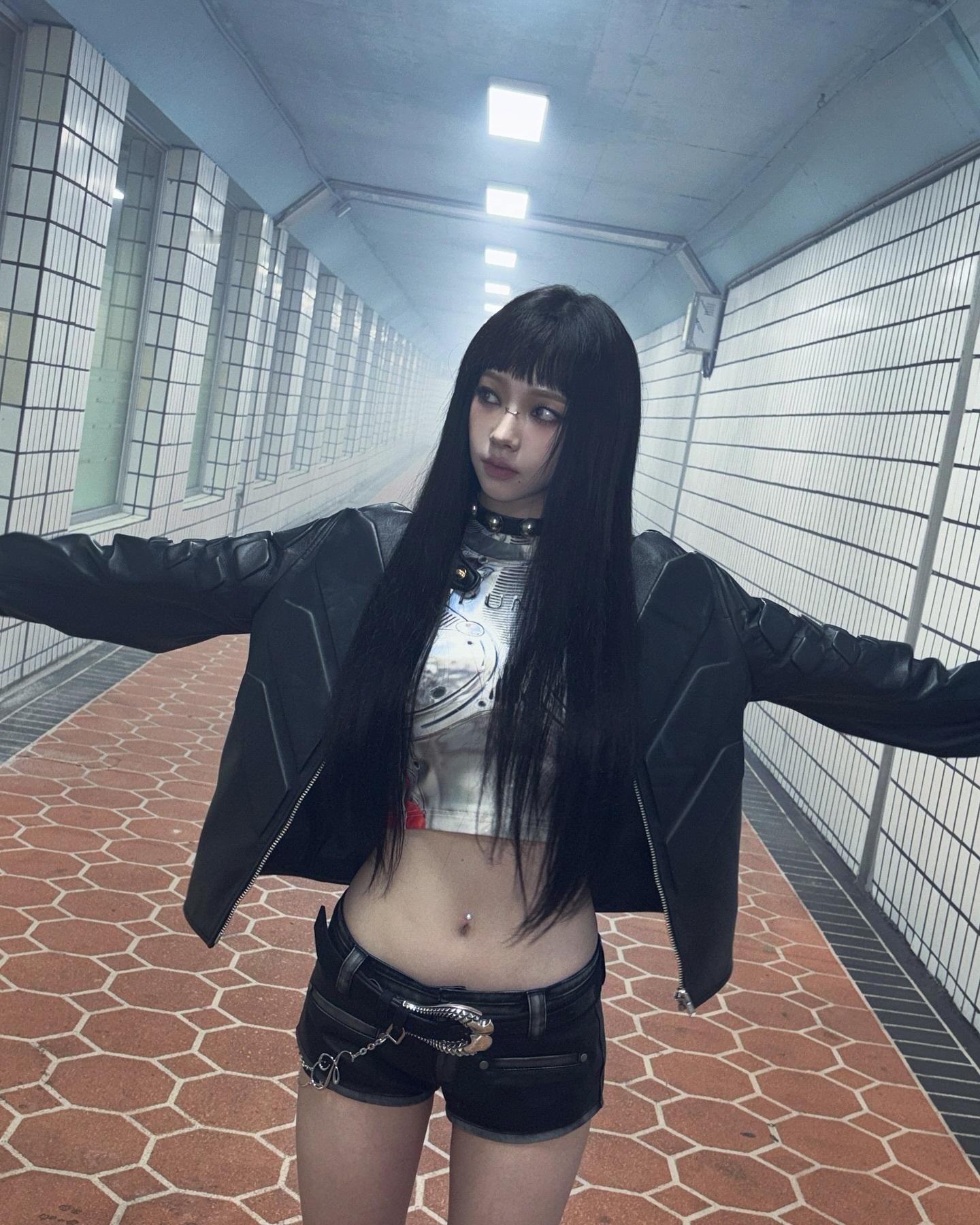Karina ins更新🖤 ​​​