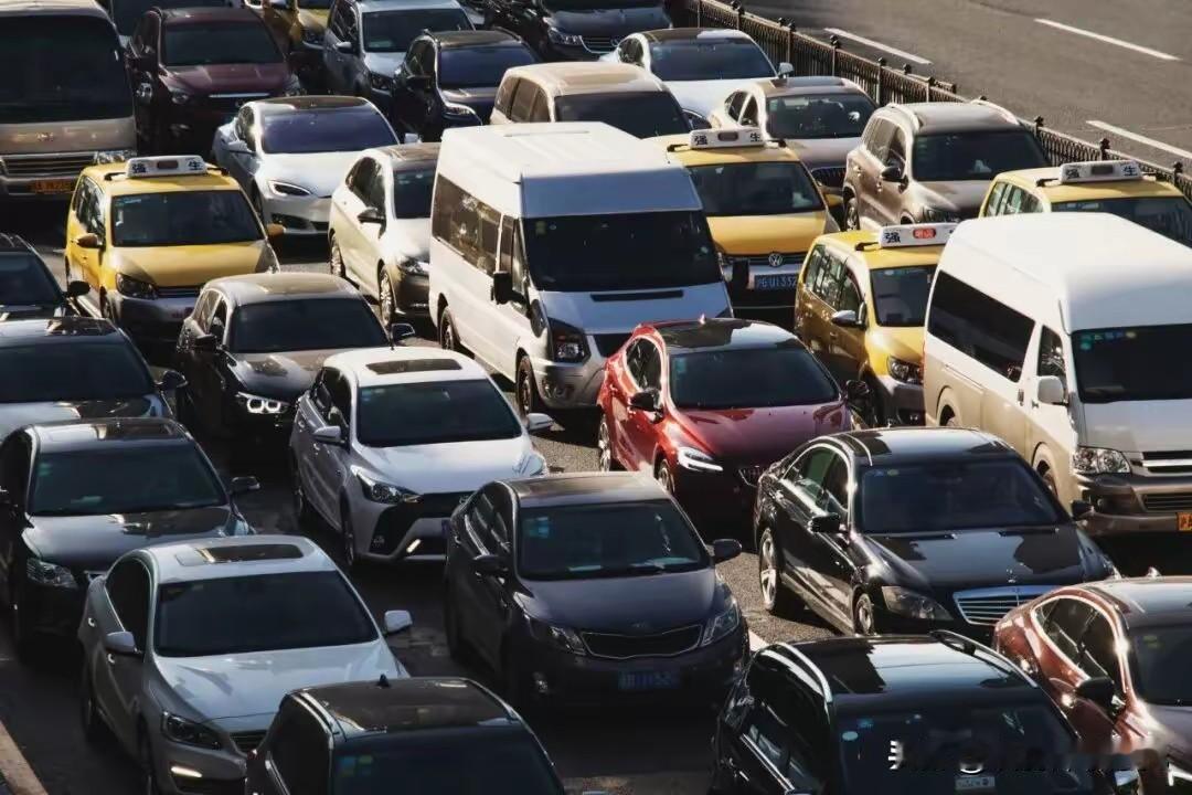 2026年5月，92号汽油8.5元+/升，油车年油费比电车多1.16万，但仍有超