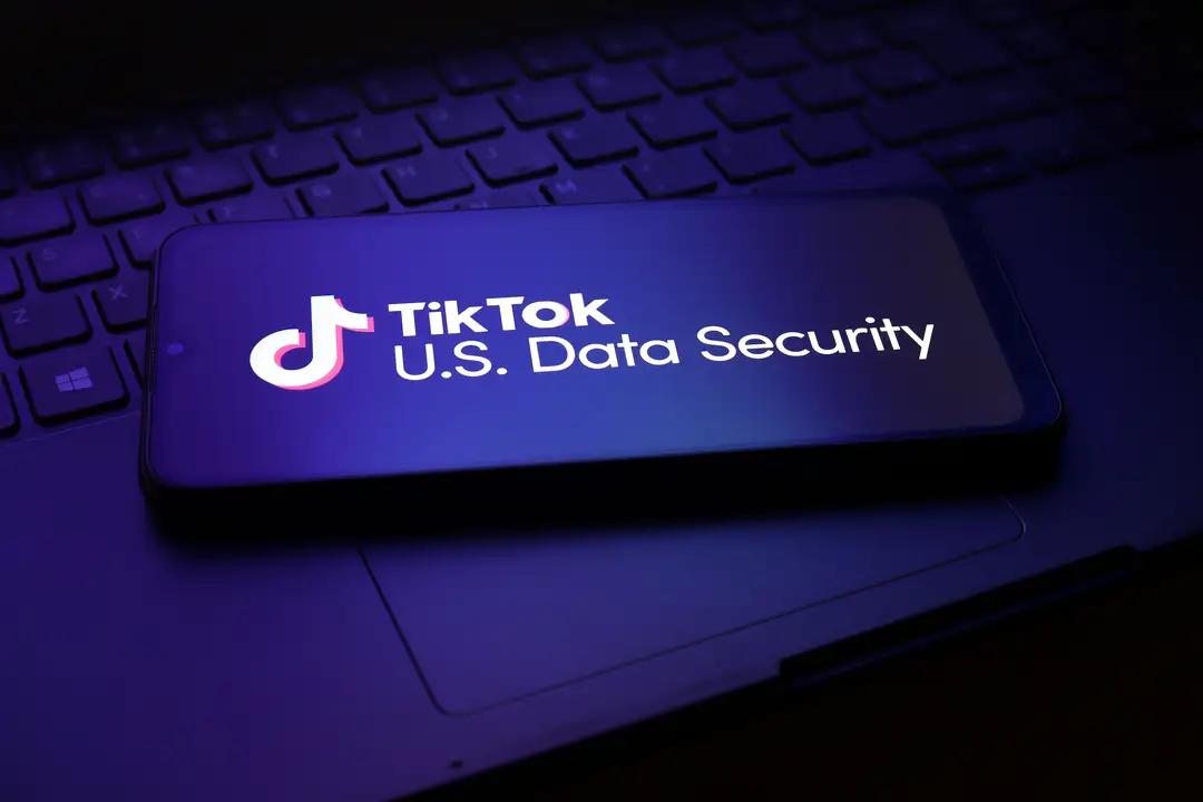 美国网友爆出，轰动全球的明尼苏达杀人事件竟在TikTok上没有任何痕迹，自打美国