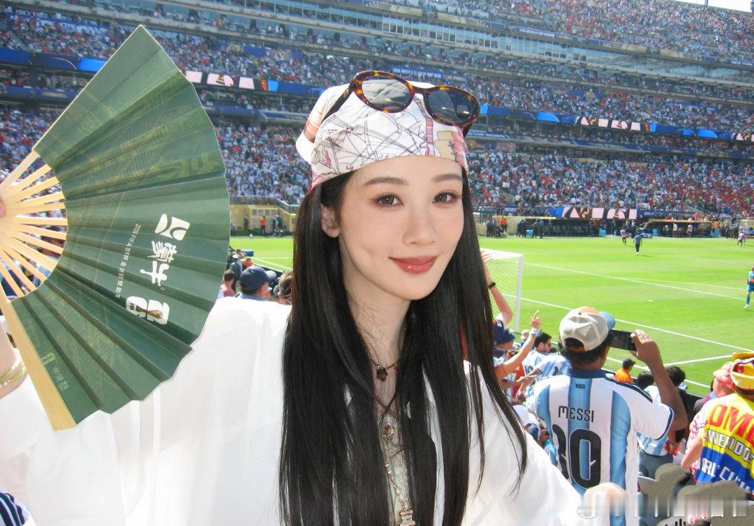 杨紫 yz杨紫 日子又和河水一样潺潺流动 我还没忘记第一次见你的眼睛