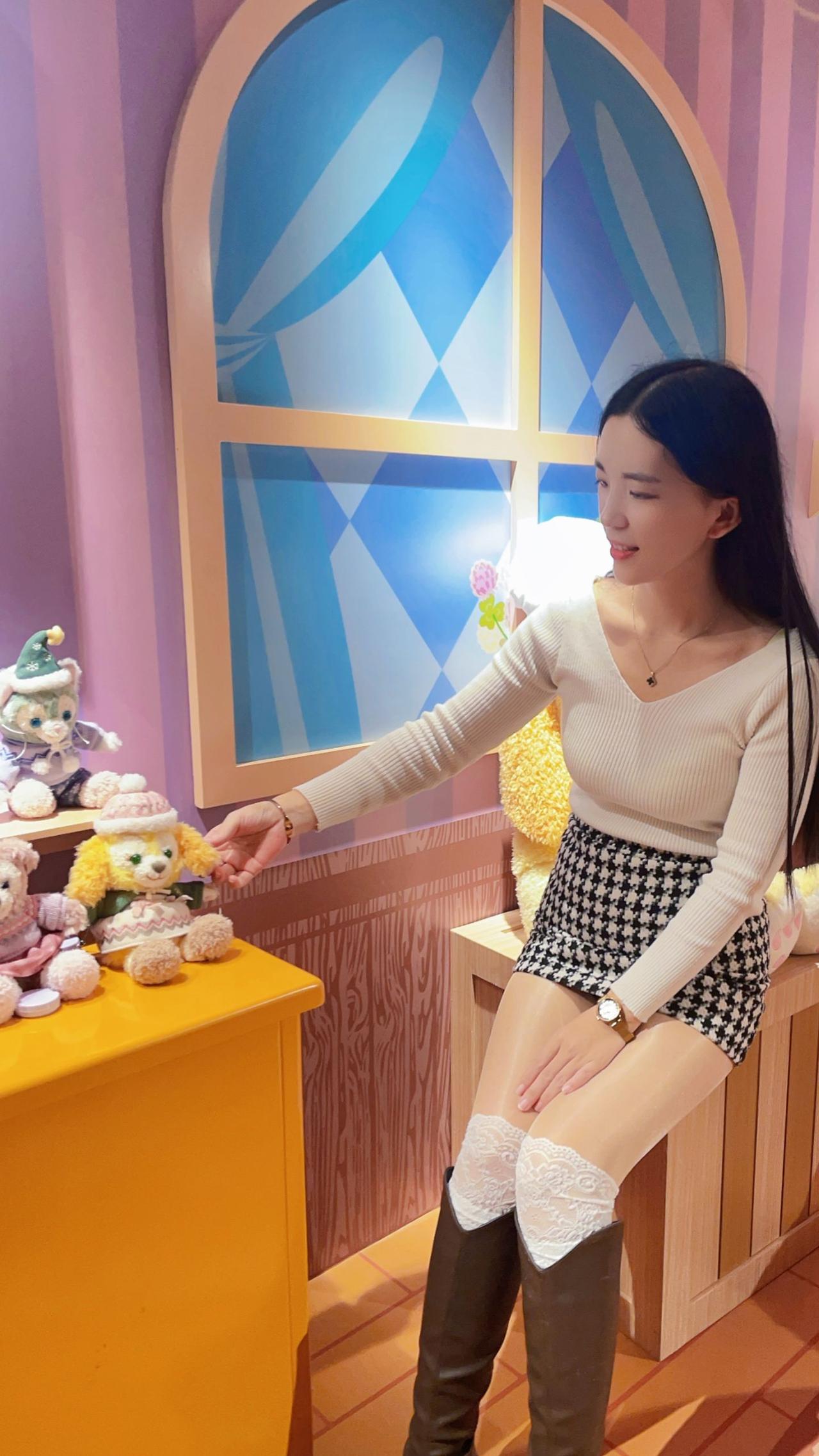 衣物是半成品，你的温度赋予她完整。
美女 过膝袜 御姐 jk