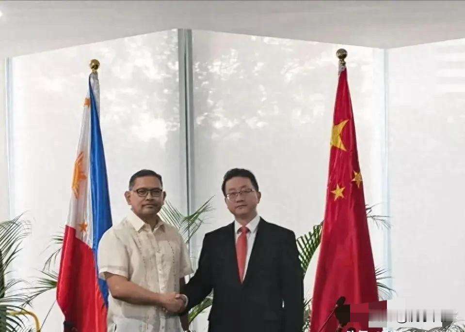 谁能想到，这么快我们就在外交舞台上见到了刘劲松的新角色。有关他去向的讨论几个月前