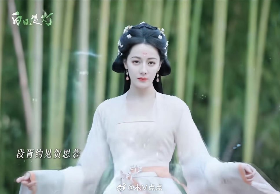 《白日提灯》播出进度62%，还是保持2广。看到迪丽热巴这造型封神了，好有味道 